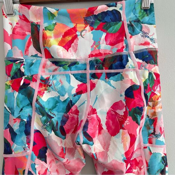 Zyia Active | Women’s Floral Zipper Pocket Light N’ Tight Hi-Rise Capri 20" LNT - Picture 8 of 12